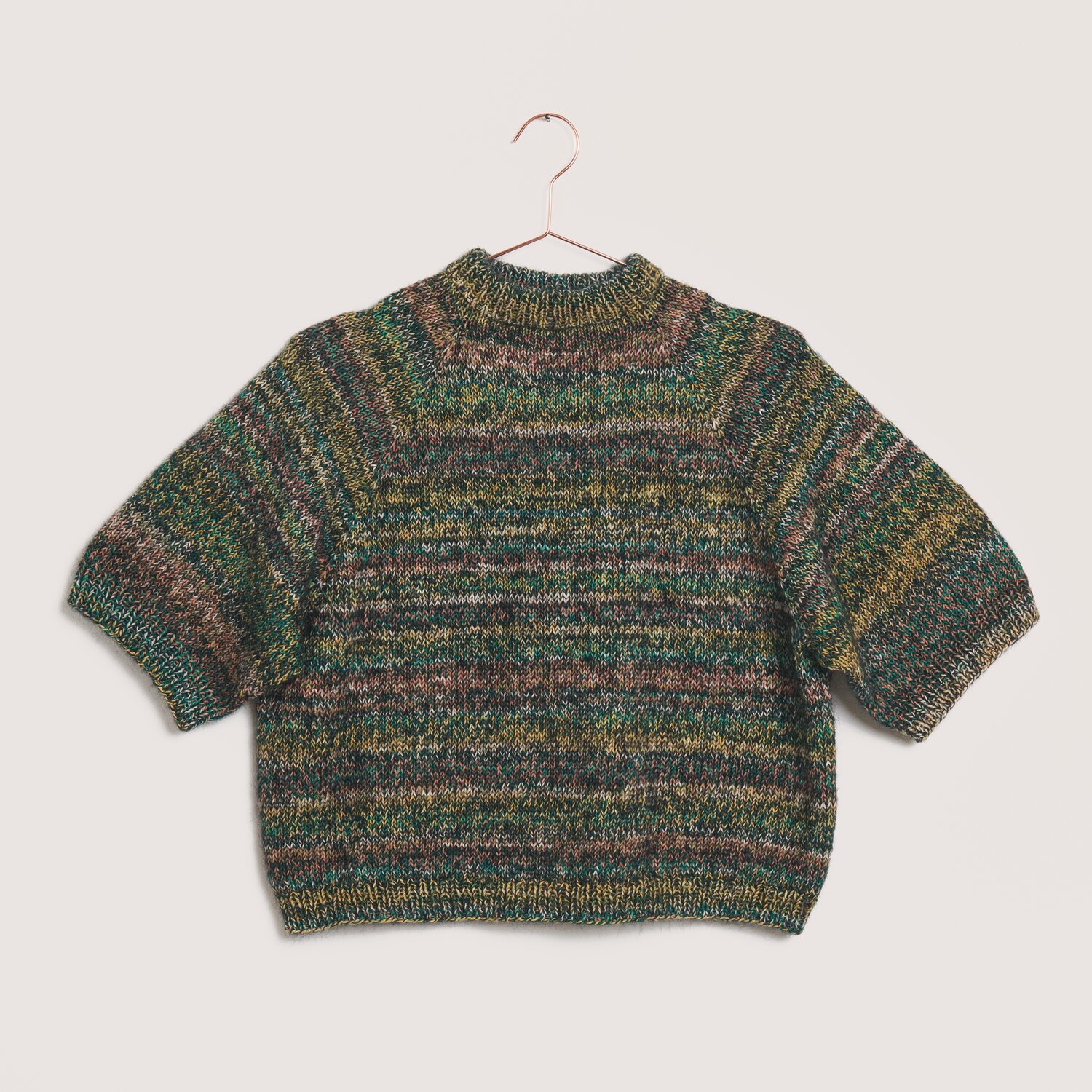 Made by Me No. 22 Frühjahr-Sommer Pullover in grün-braunem Streifenmuster aus weichem Mohair.