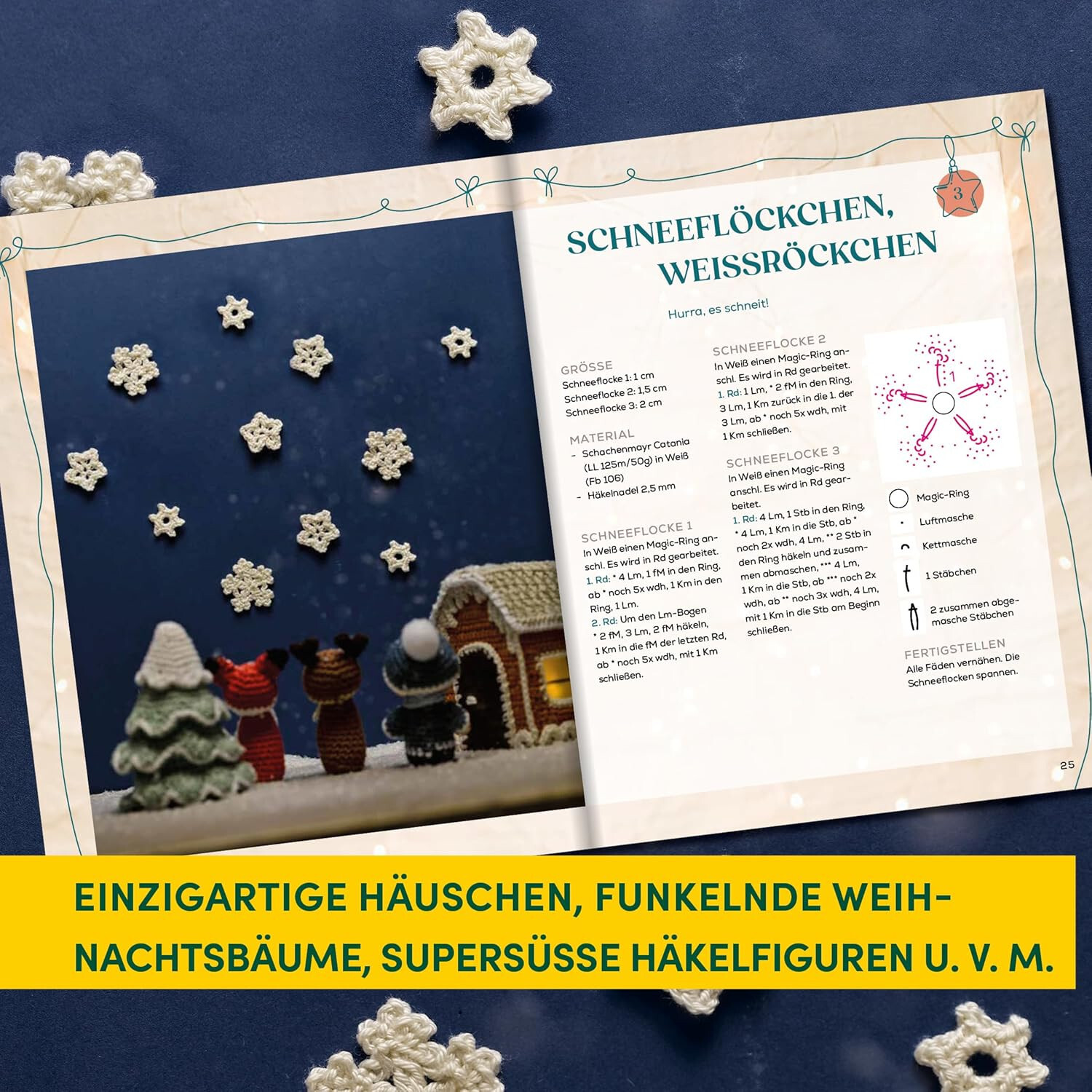 Mein gehäkeltes Weihnachtsdorf - Adventskalenderbuch: Offenes Buch mit Häkelanleitungen und winterlichen Motiven auf dunkelblauem Hintergrund.