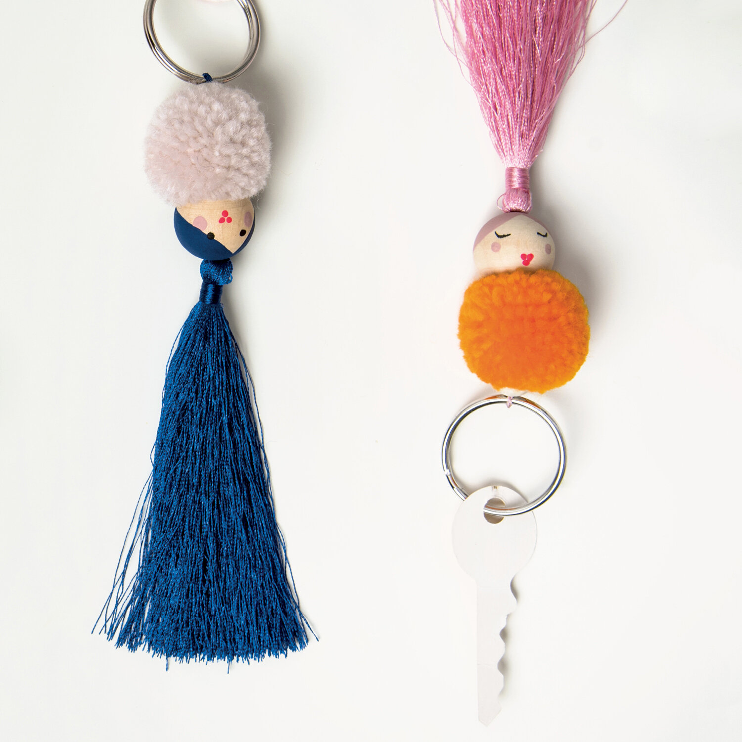 Bastelanleitung Schlüsselanhänger aus Pompons und Quasten von idee. Creativmarkt 