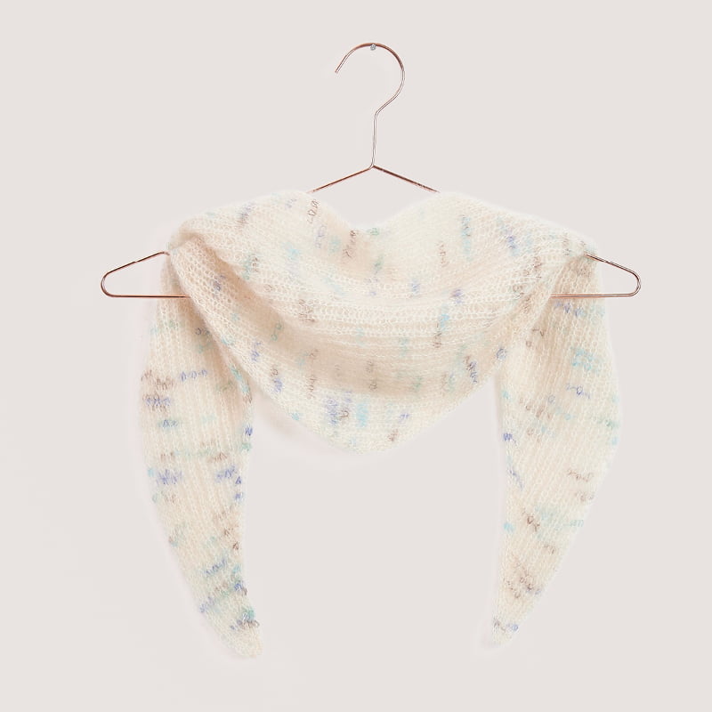 Gestricktes Mini Dreieckstuch mit Konfetti-Print