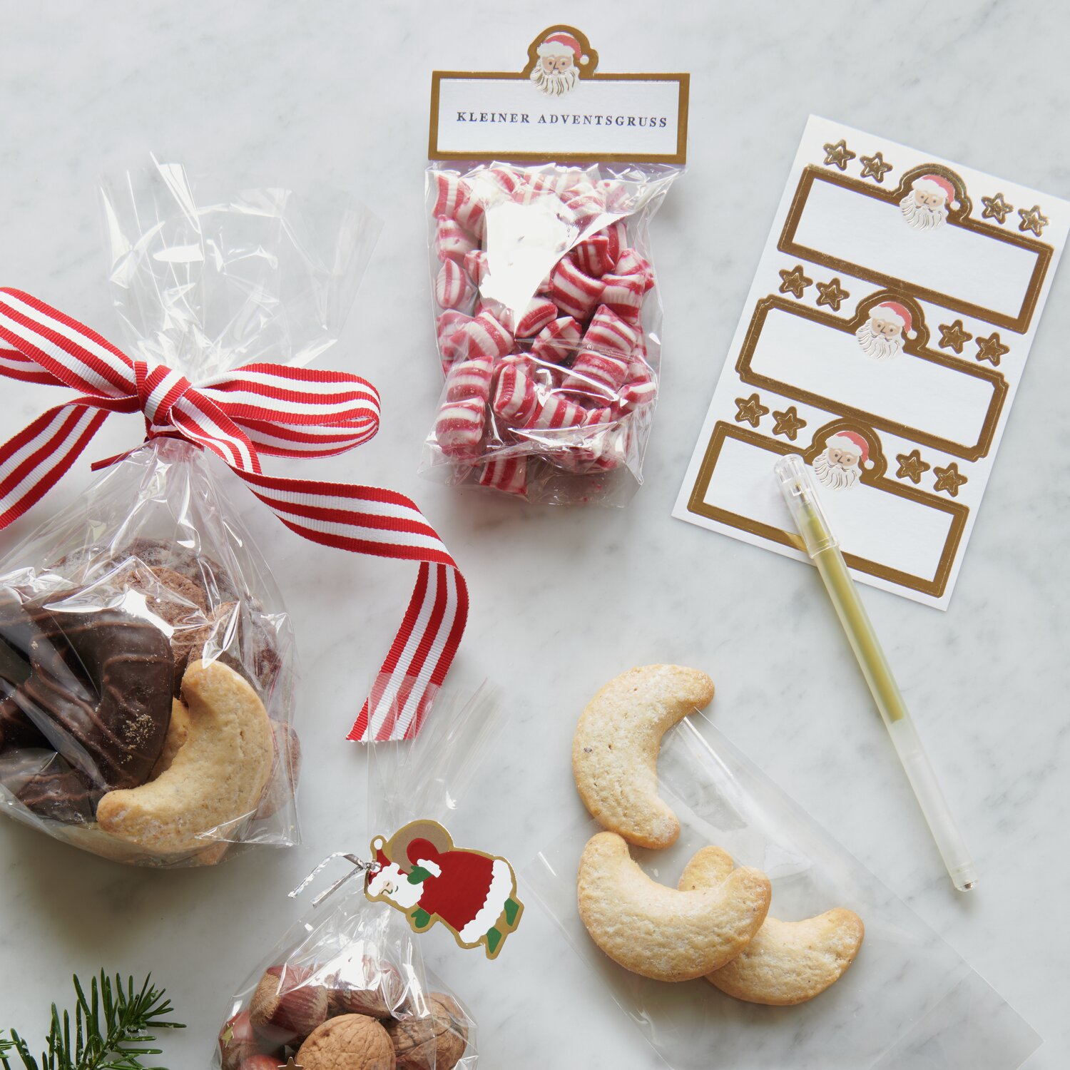 Paper Poetry Papieretiketten Weihnachtsmann 3 Bögen von Rico Design