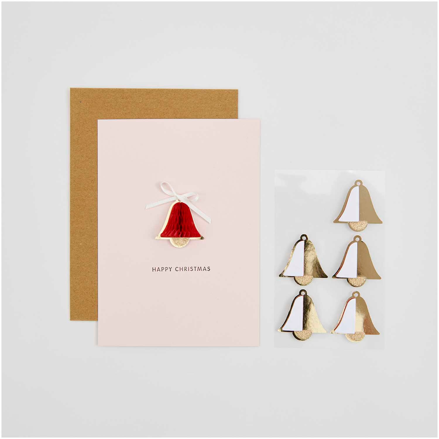 Paper Poetry Wabenpapiersticker Glocken 1 Blatt: Festliche Sticker in Gold und Weiß neben einer Weihnachtskarte mit roter Glocke.