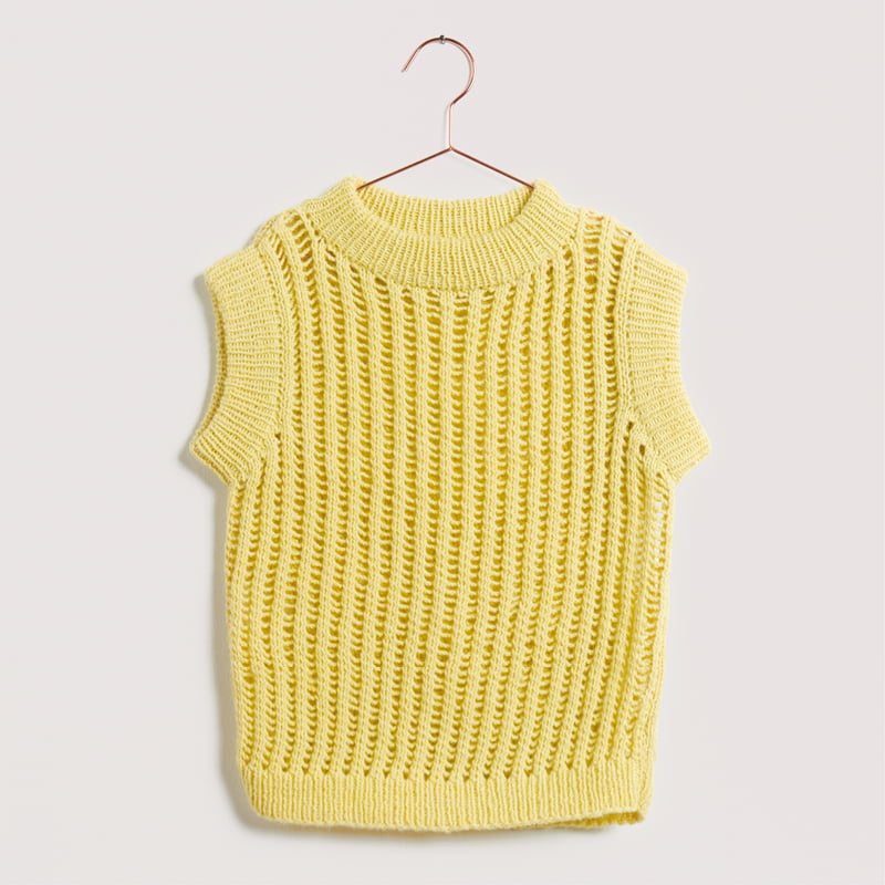 Gestricktes Top in Gelb: Modell 18 aus dem Heft Made by Me No. 22