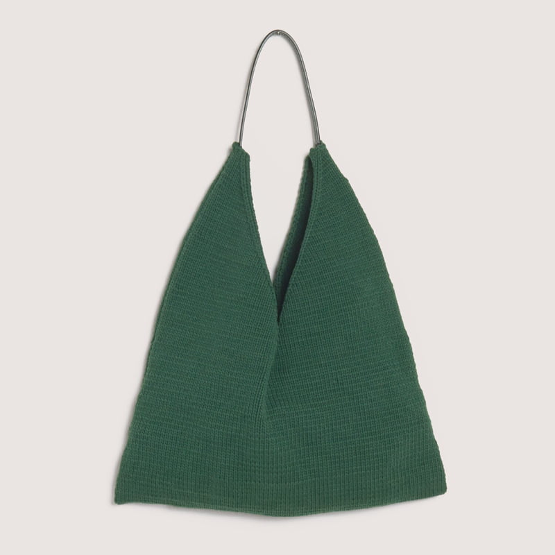 Gestrickte Tasche in Dunkelgrün: Modell 22 aus dem Heft Made by Me No. 22