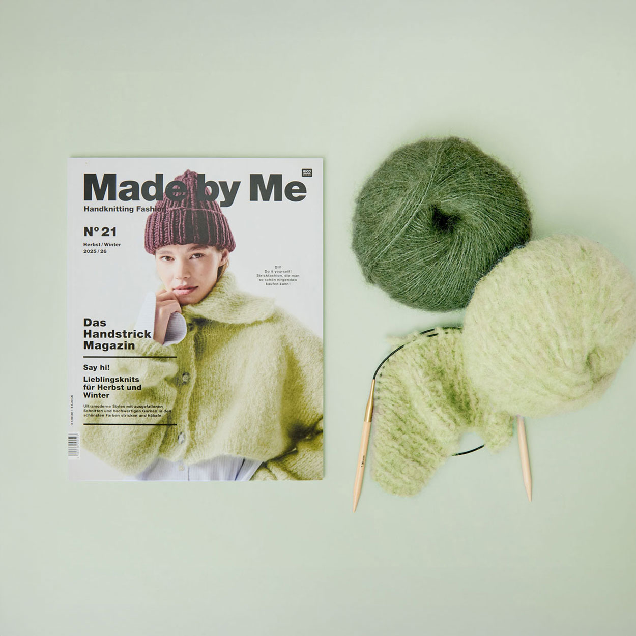 Made by Me Handknitting daneben zwei Knäule 