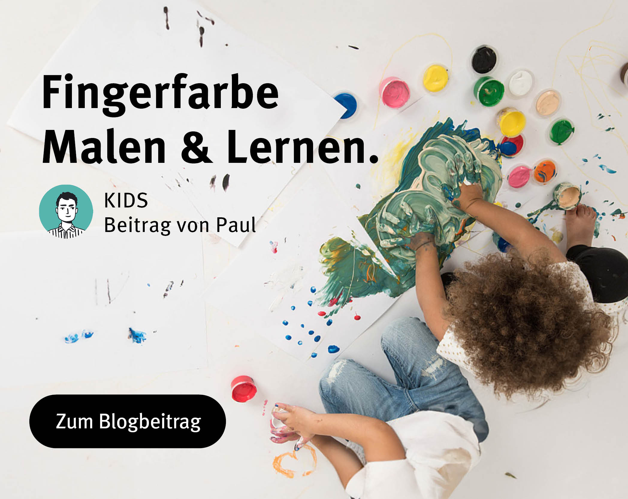 zwei Kinder malen mit bunter Fingerfarbe