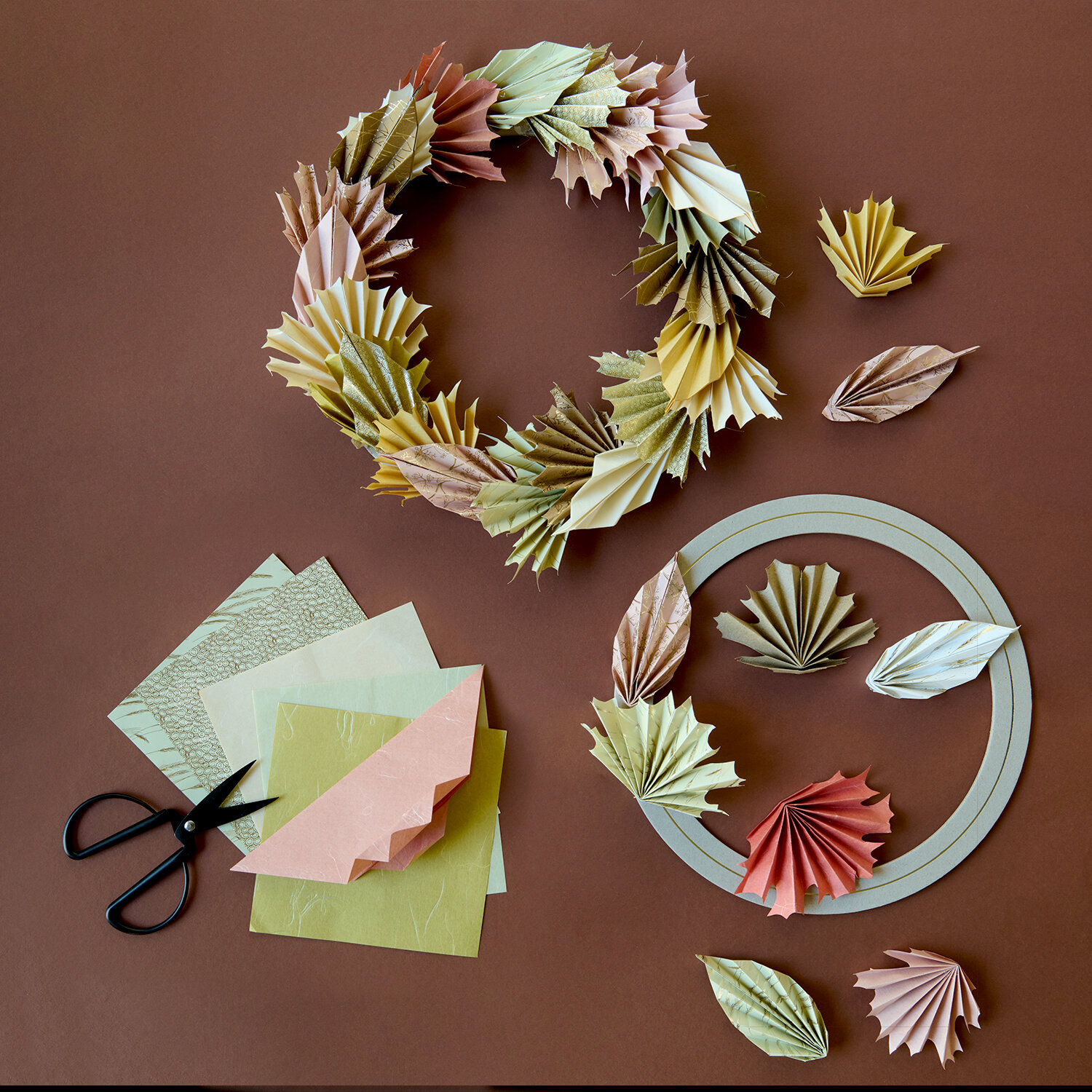 Bastelanleitung Herbstkranz aus Origamipapier von Rico Design