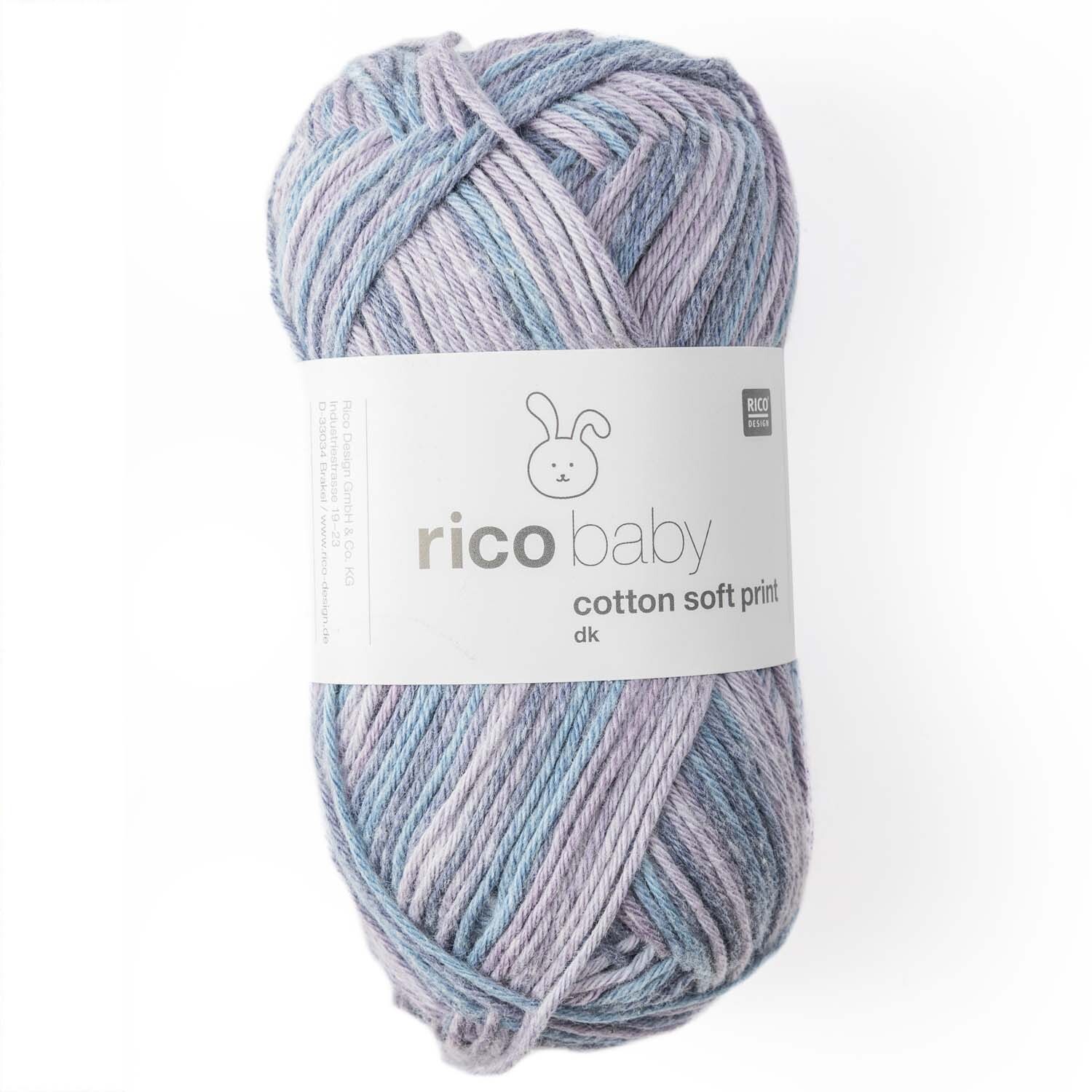 Rico Baby Cotton Soft Print dk 50g 125m Farbe Blau-Lila von Rico Design Rico Baby Cotton Soft Print dk: Weiches Garn in Blau-Lila von Rico Design, ideal für Babyprojekte.