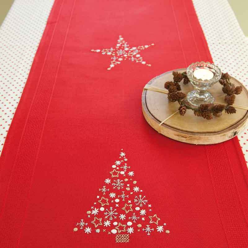 Rico Design Stickpackung Läufer rot Tanne und Stern 45x140cm